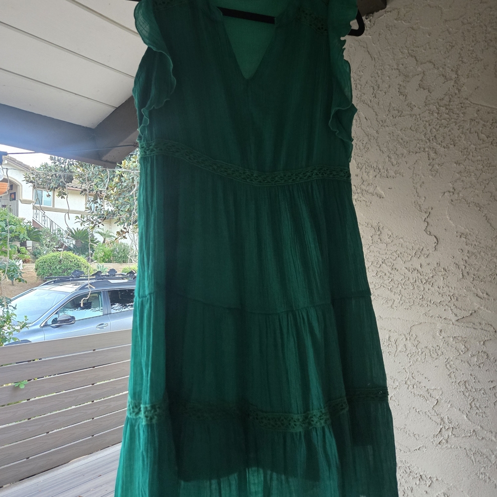 Women's Emerald Green V-Neck Tiered Dress